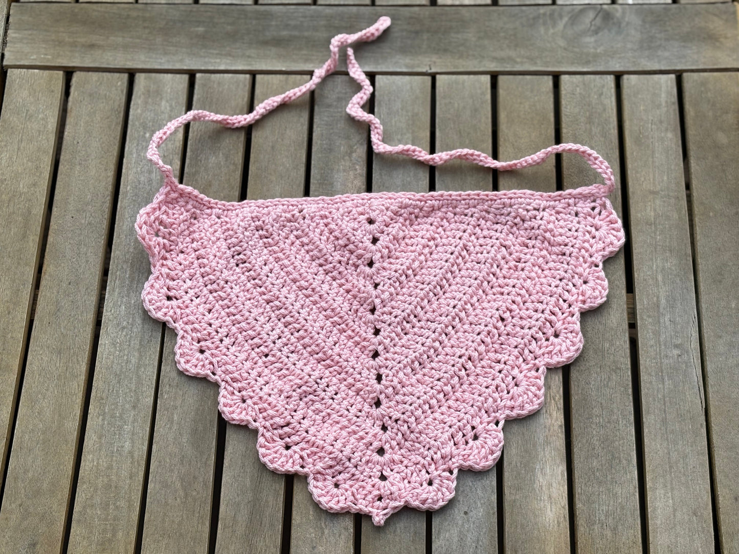 Solid scallop bandana